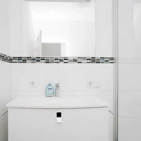 Metropol 7, Lachmoewe Apartment